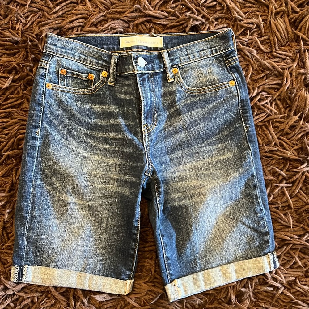 Gap denim jean Bermuda shorts. Size 25. Excellent condition.